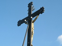 Kreuz mit Isolatoren